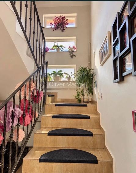 Ofer la vanzare casa
