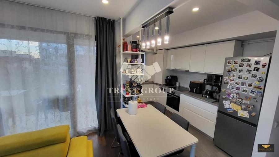 Apartament cu 3 camere decomandat, mobilat în Victoriei