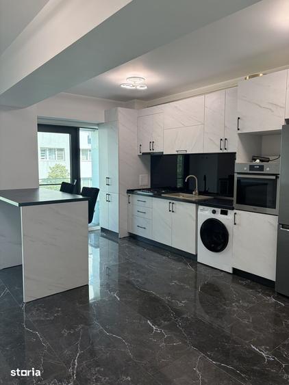 Apartament cu 3 camere în Podu Roș