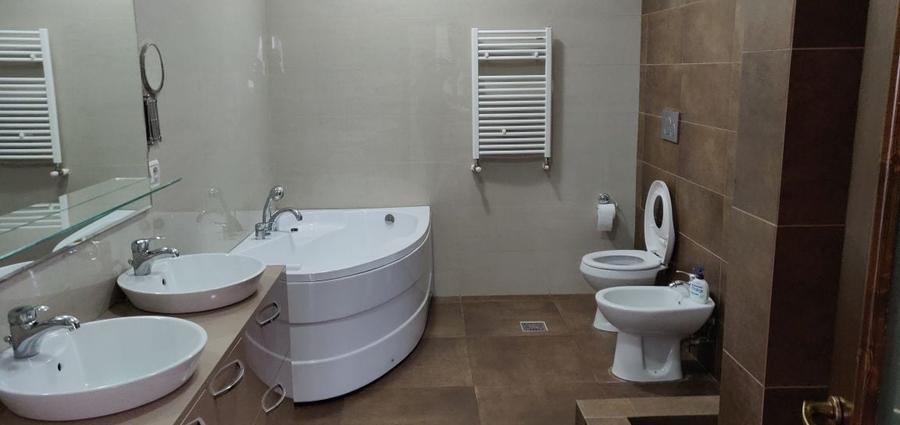Apartament cu 3 camere decomandat în Nord