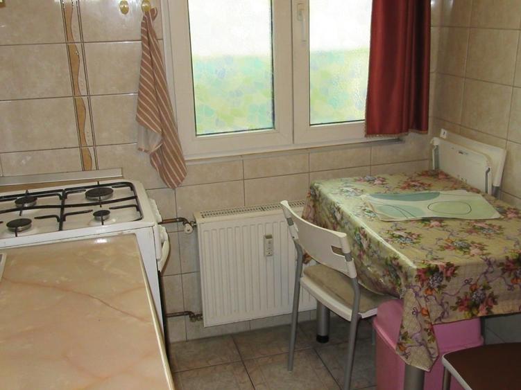 Apartament cu 3 camere decomandat, mobilat în Lacul Tei