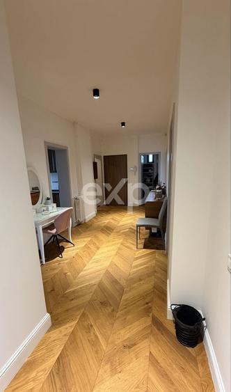 Apartament cu 4 camere semidecomandat, mobilat în Central
