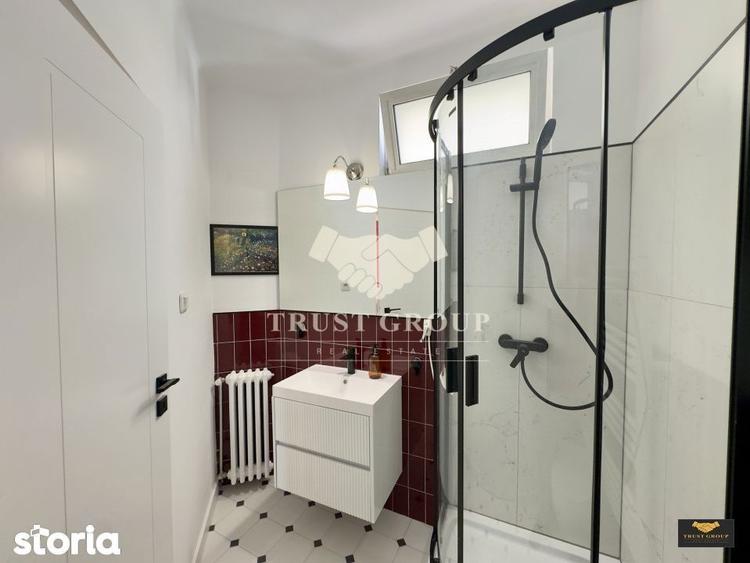Apartament cu 3 camere semidecomandat, mobilat în Centrul Civic