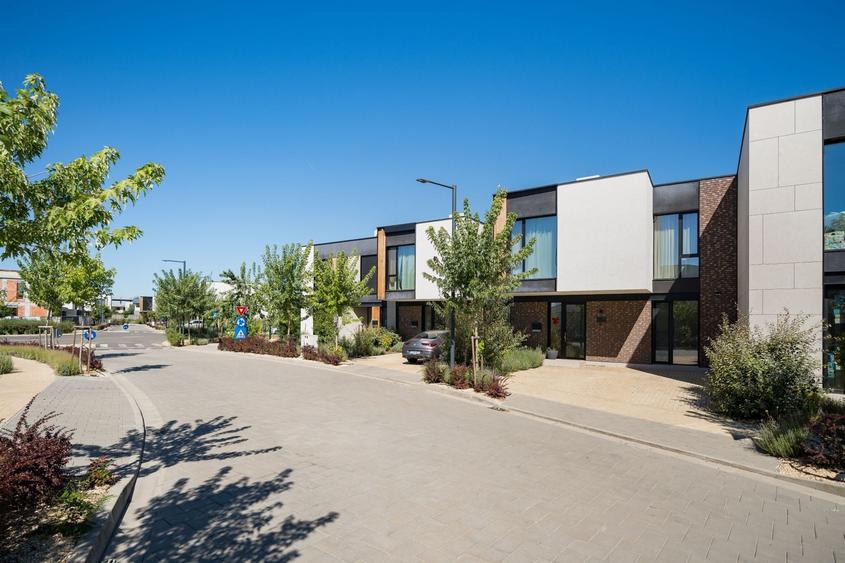Vila cu 4 camere mobilata complet in Amber Forest - 1