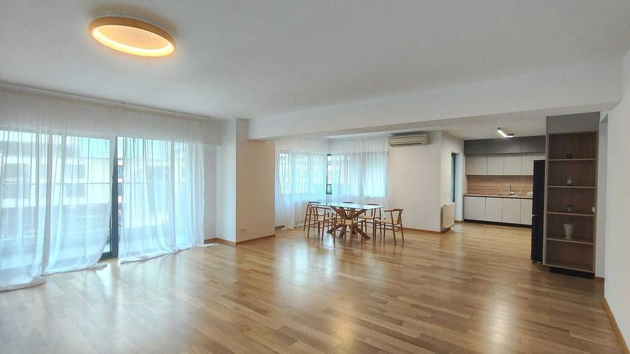 Apartament cu 3 camere decomandat în Aviației