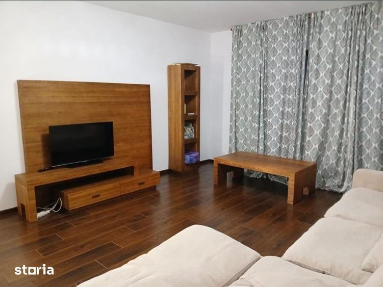 Apartament cu 3 camere decomandat în Metalurgiei