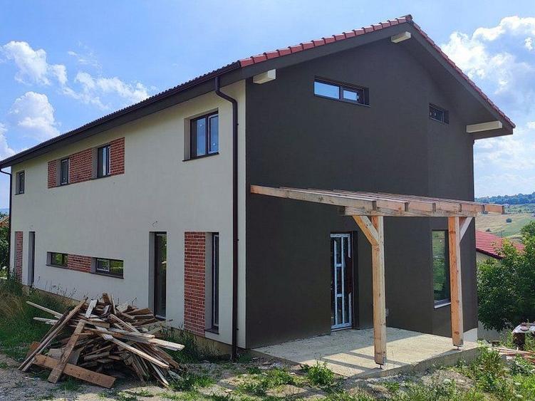 Duplex cu 4 camere cu Canalizare în Iris