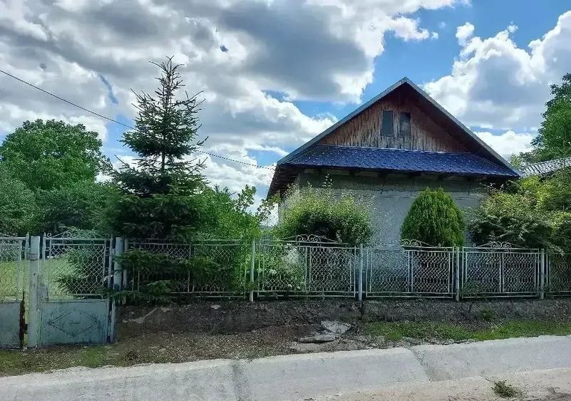 Casă cu Teren 220 Mp în Olăreni