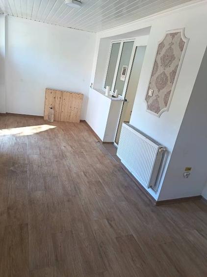 Apartament cu 3 camere decomandat în 9 Mai