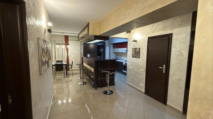 Apartament cu 3 camere decomandat în Runcu