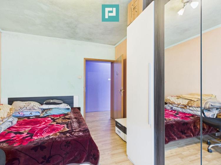 Casă individuală cu 7 camere cu Canalizare în Săcălaz