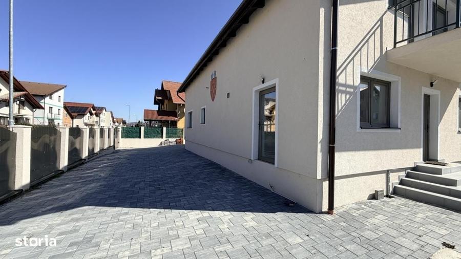 Casă cu 5 camere în Roșia