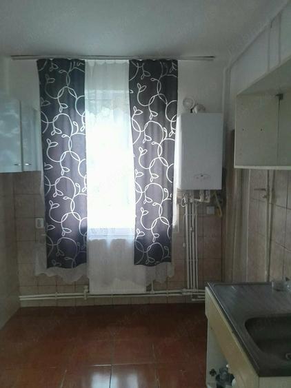 Apartament cu 2 camere decomandat în Petros