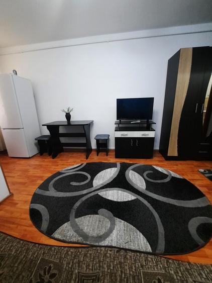 Garsonieră decomandată în Sud