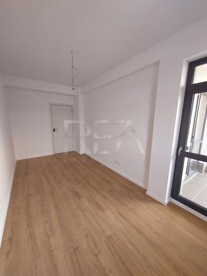 Apartament cu 4 camere semidecomandat în Sisești