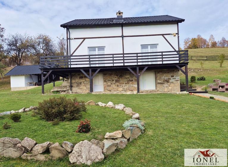 Casă individuală cu 11 camere cu Teren 114144 Mp în Abrud