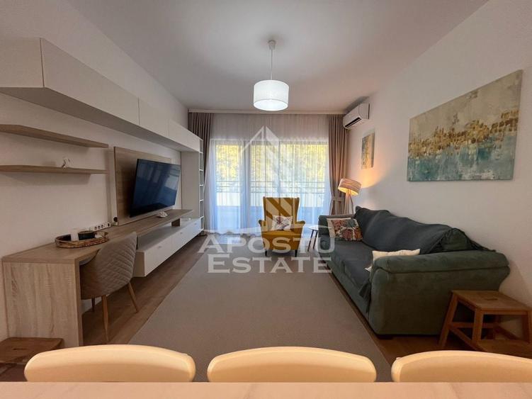 Apartament cu 3 camere semidecomandat, mobilat în Central