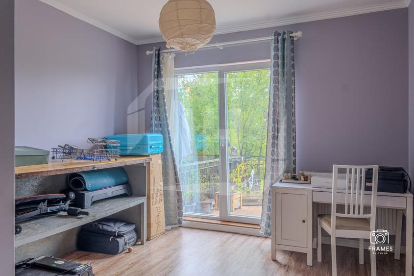 Apartament cu 3 camere semidecomandat, mobilat în Bună Ziua