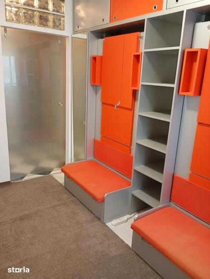Apartament cu 3 camere semidecomandat în Obor