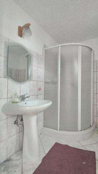 Casă individuală cu 3 camere cu Canalizare în Brașovul Vechi