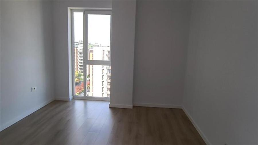 Apartament cu 3 camere nedecomandat în Aradului