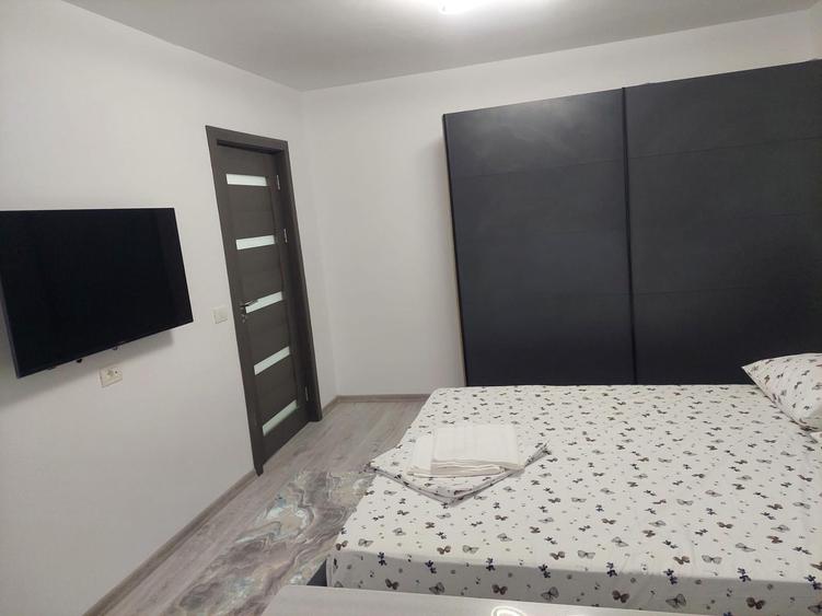 Apartament cu 3 camere decomandat, mobilat în City Park Mall
