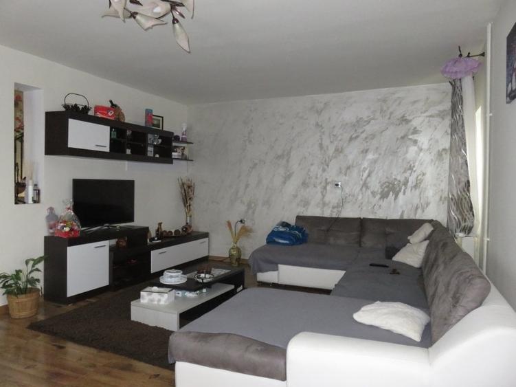 Casă individuală cu 5 camere cu Canalizare în Sânnicoară