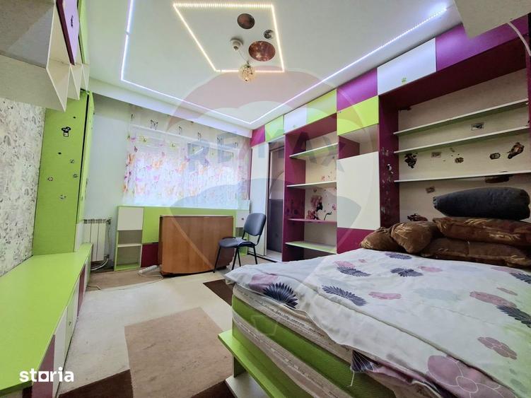 Apartament cu 3 camere decomandat, mobilat în Central