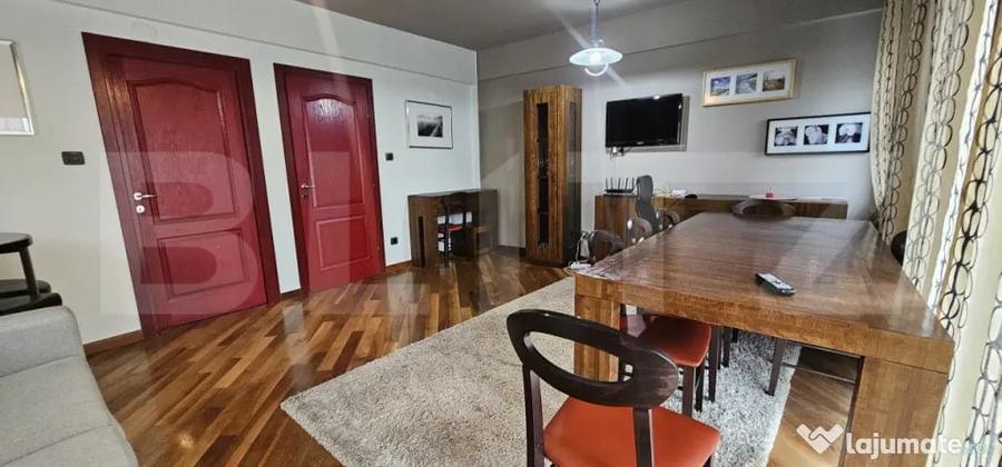 Apartament cu 4 camere semidecomandat, mobilat în Central