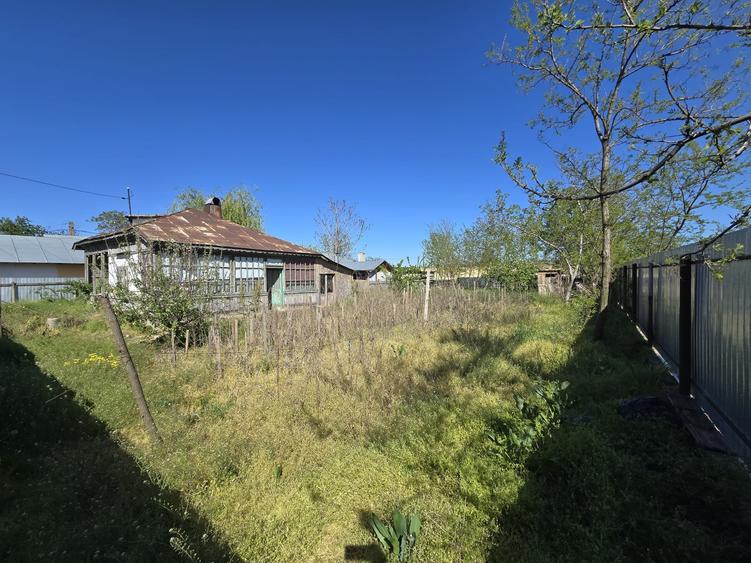 Casă cu 2 camere cu Teren 1100 Mp în Însurăței