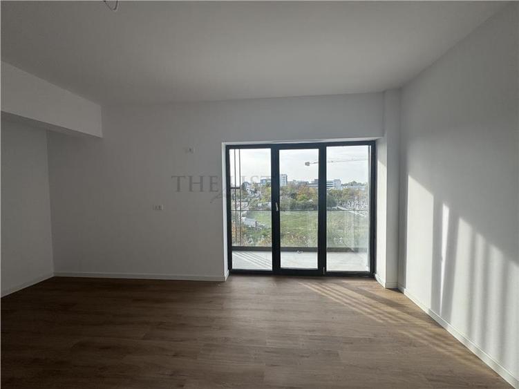 Apartament cu 3 camere semidecomandat în Aviației