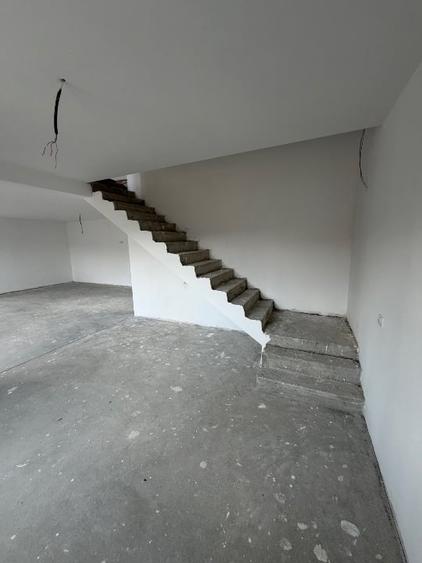 Casă individuală cu 5 camere cu Canalizare în Tărlungeni