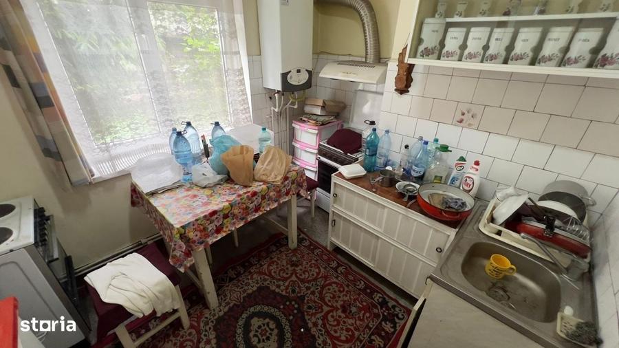 Apartament cu 3 camere decomandat în Petros