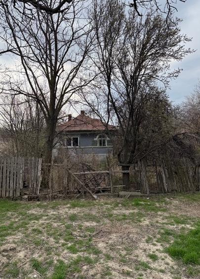 Casă individuală cu 4 camere cu Teren 3500 Mp în Istrița de Jos