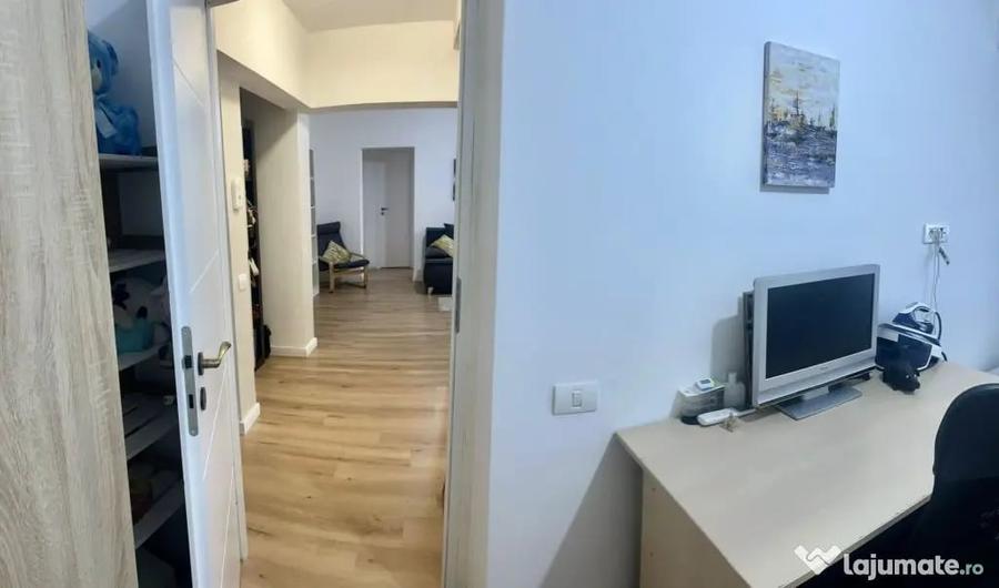 Apartament cu 3 camere semidecomandat în City Park Mall