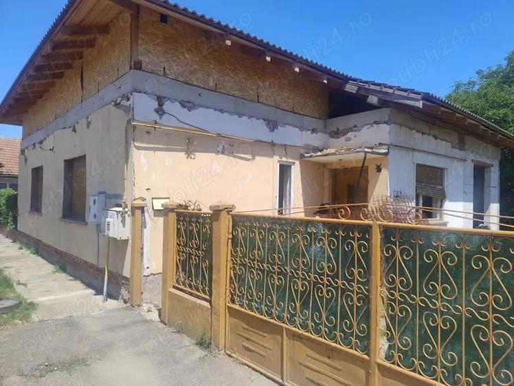 Casă cu 3 camere cu Teren 2860 Mp în Central