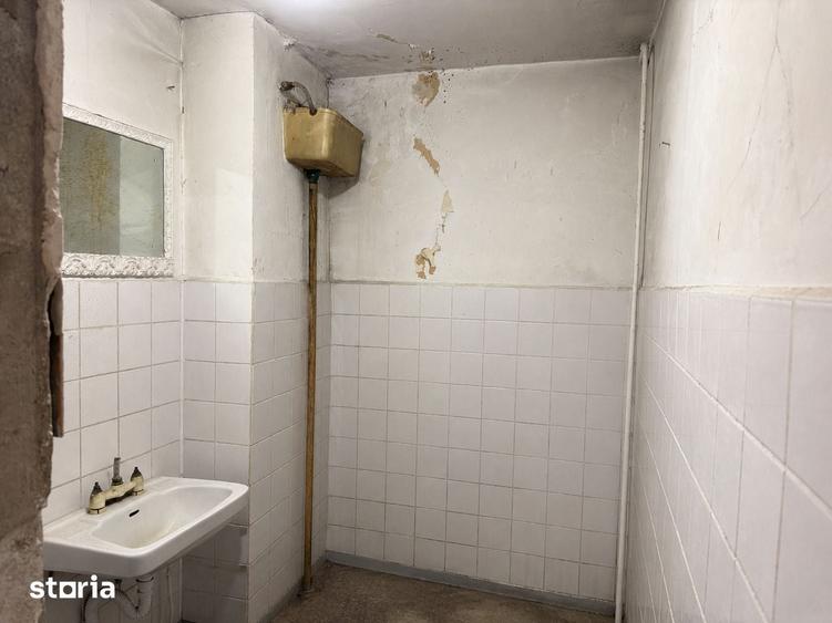 Apartament cu 4 camere decomandat în Tei