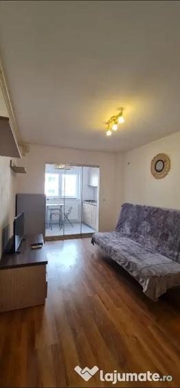 Garsonieră decomandată în Central