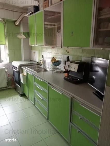 Apartament cu 3 camere decomandat în Brăilița