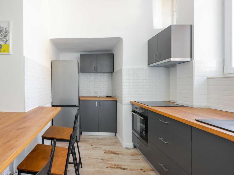 Apartament cu 2 camere decomandat în Central