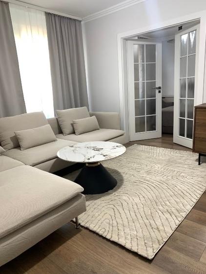 Apartament cu 3 camere semidecomandat, mobilat în Ultracentral