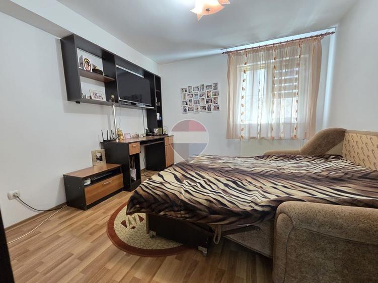 Casă cu 4 camere cu Teren 320 Mp în Central