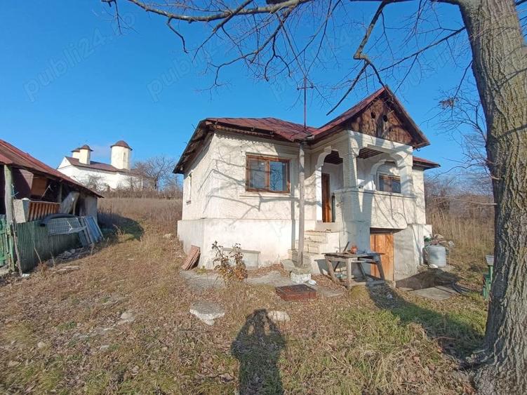 Teren de 1155 mp, în Fințești