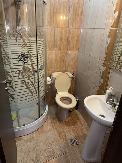 Apartament cu 3 camere decomandat în Roșu