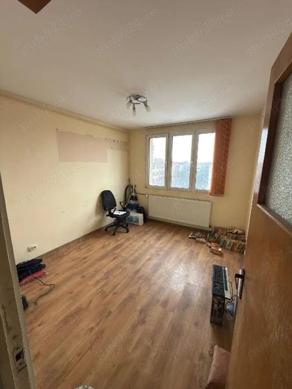 Apartament cu 4 camere decomandat în Berceni