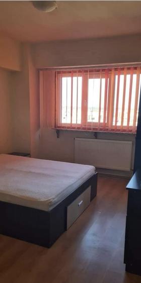 Apartament cu 4 camere decomandat în Micro 5