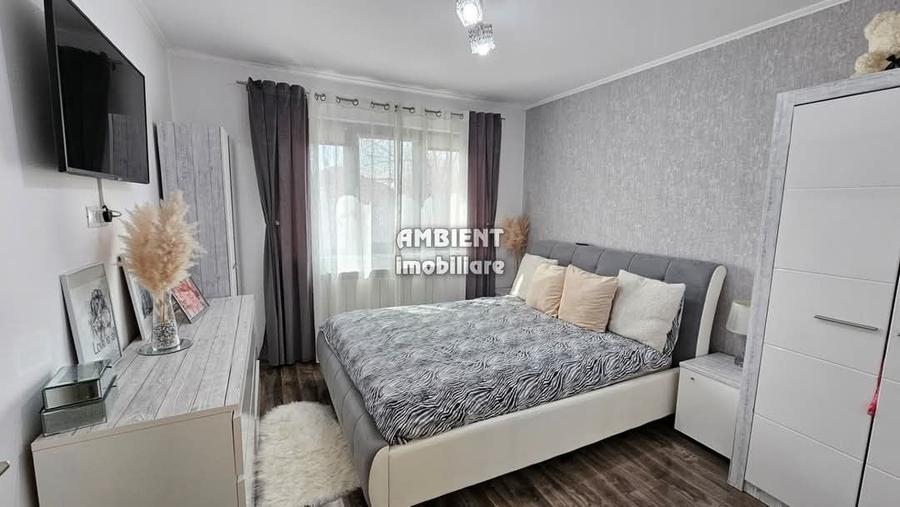 Apartament cu 3 camere decomandat în Donici