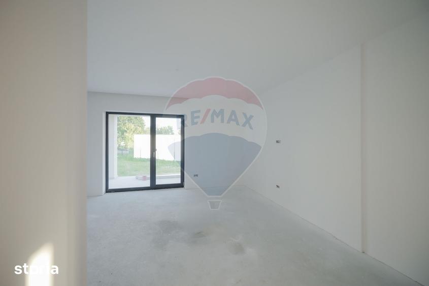 Casă cu 4 camere cu Teren 575 Mp în Iorga