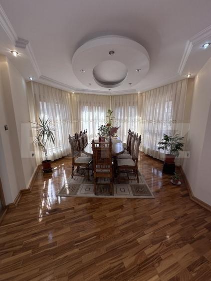 Casă individuală cu 11 camere cu Canalizare în Exterior Nord