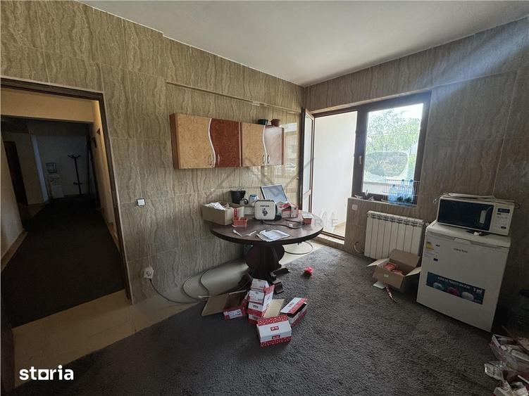 Apartament cu 4 camere decomandat în Est